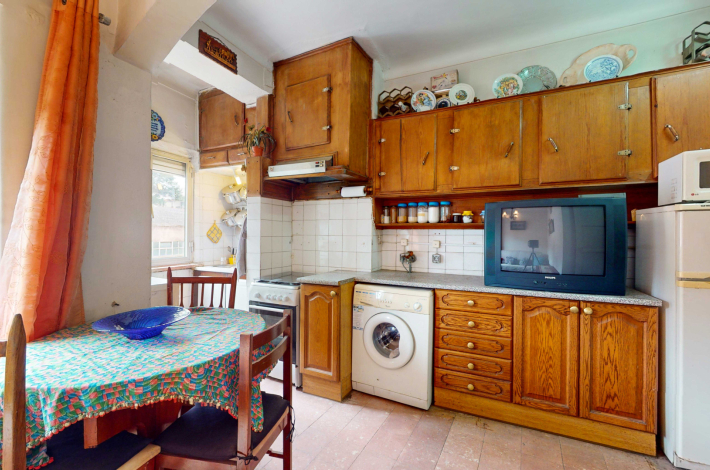 One-bedroom apartment converted into two-bedroom in Camarate for refurbishment.